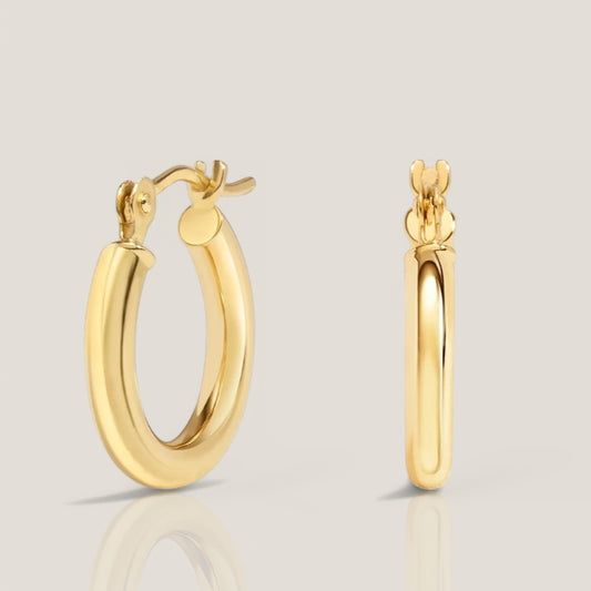 The Huggie In Plain Gold