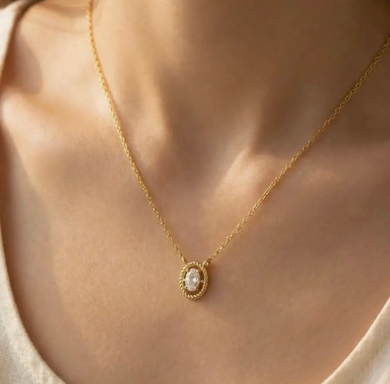 Oval solitaire pendant