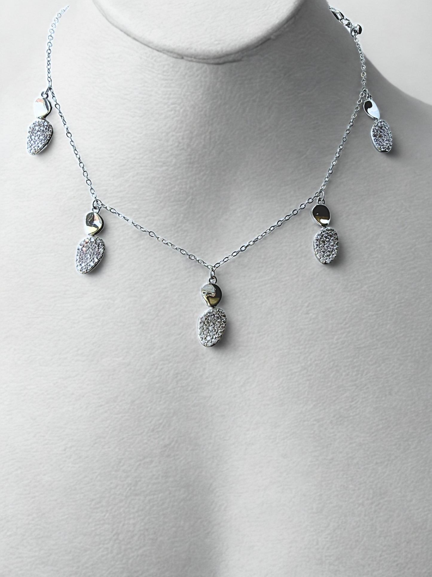 Choker Charm in White