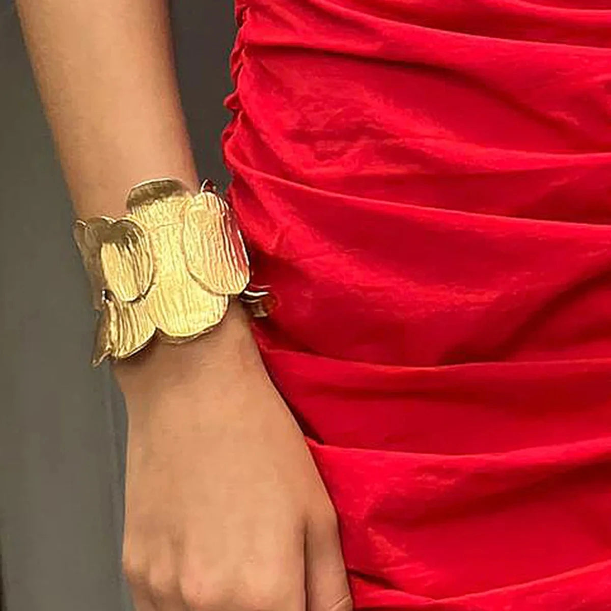 New Gold Color Leaf Alloy Bracelet Bangle for Women Girls Bohemian Hip-hop Exaggerated Chunky Punk Jewelry Gifts 2024 Trendy